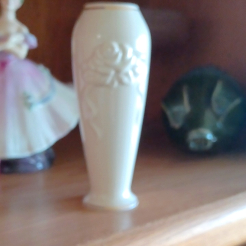 Lenox vase almost new